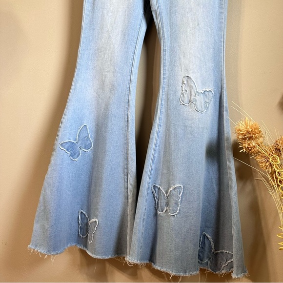 Fashion Nova Light Blue Super Flare Butterfly’s Denim jeans size 3 - Picture 3 of 8